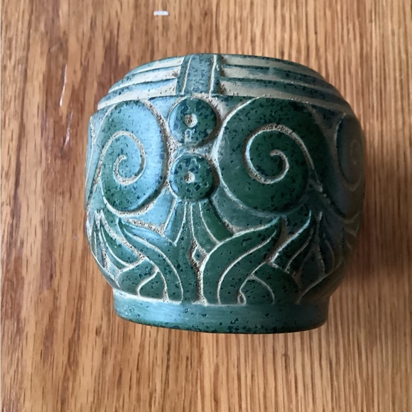 Claire Burke Pot/ Vase - Picture 9 of 11